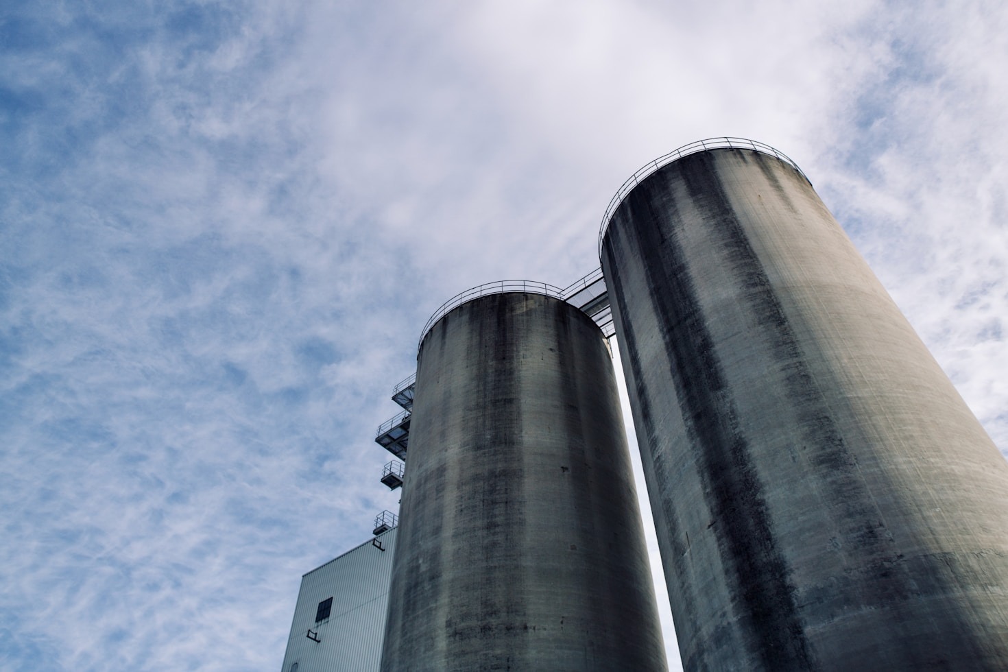 Revolutionizing Industrial Storage with Advanced Silos